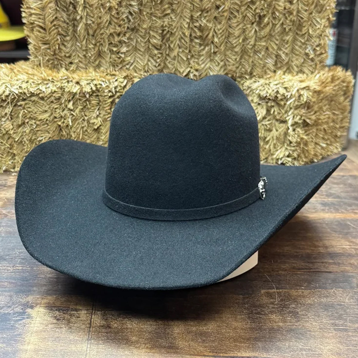 Minnick Crown Black Cowboy Hat
