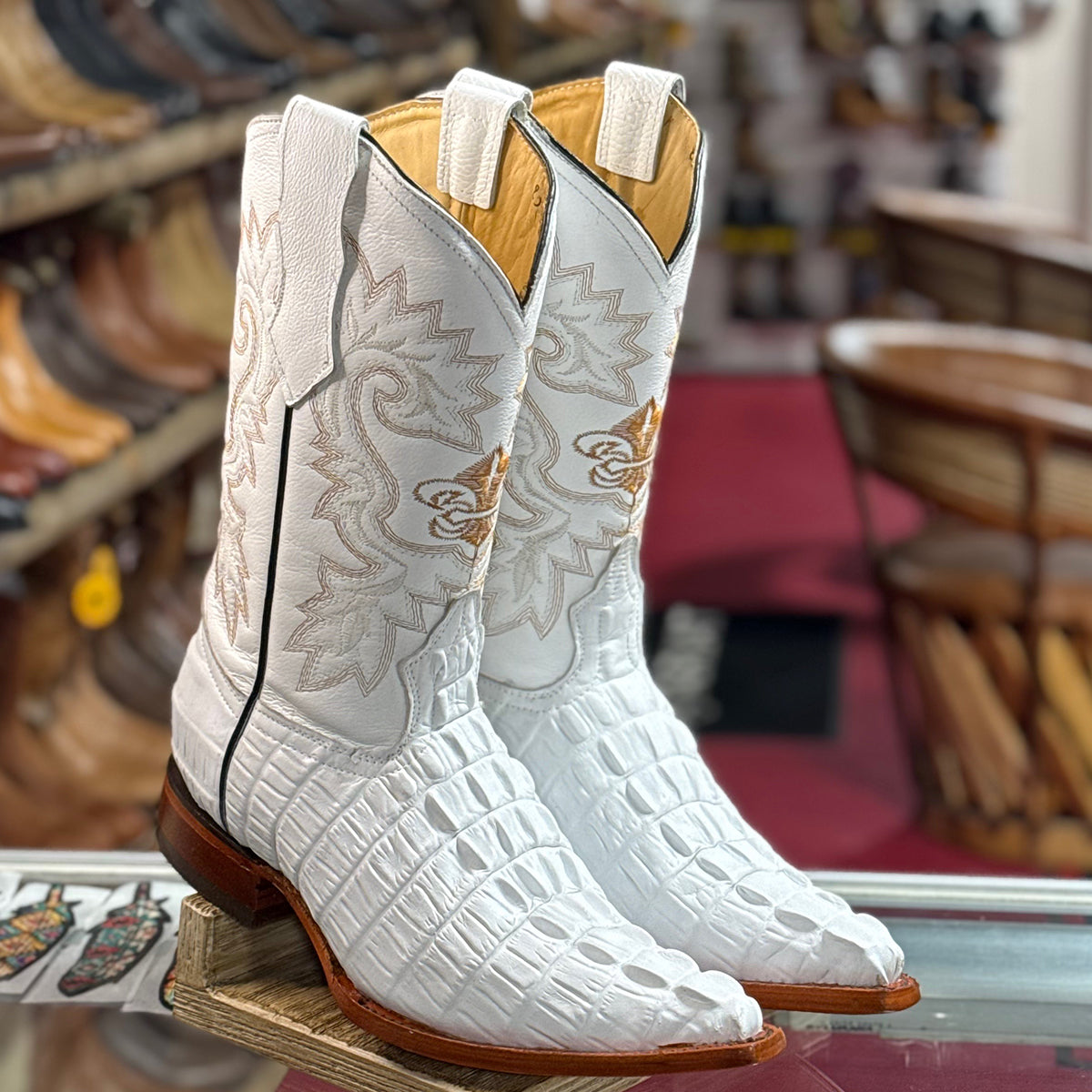  White Crocodile Print Pointed Western Cowboy Boots